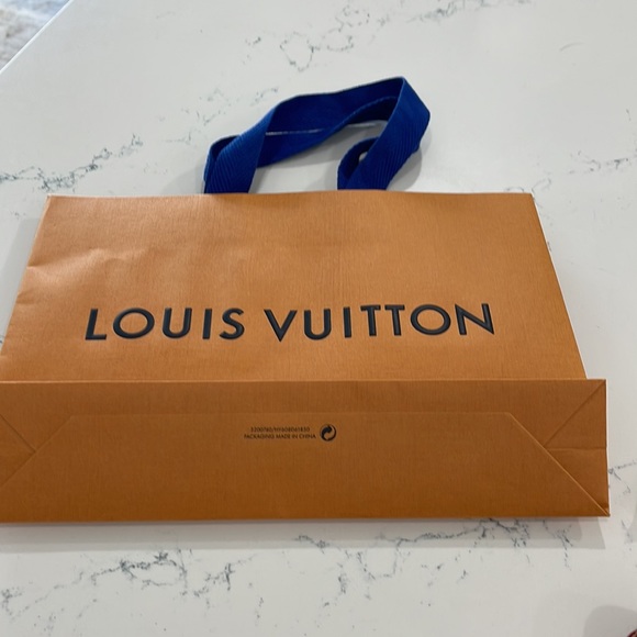 Louis Vuitton' Zippy wallet. Monogram canvas with red accents. Can be a clutch. - Picture 5 of 9